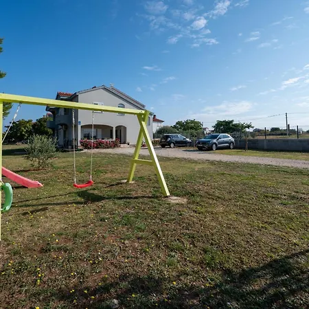 15944a Apartment *