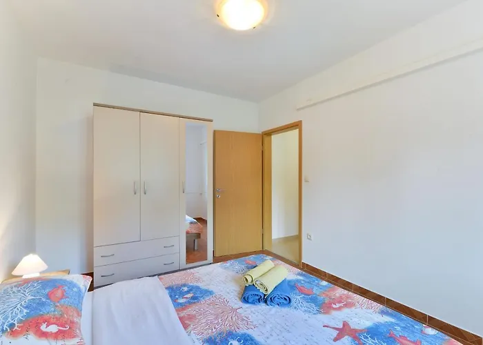 15944a Apartment *
